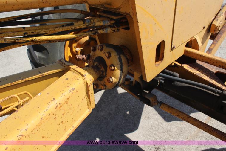 image for item K8960 1977 John Deere 670 motor grader