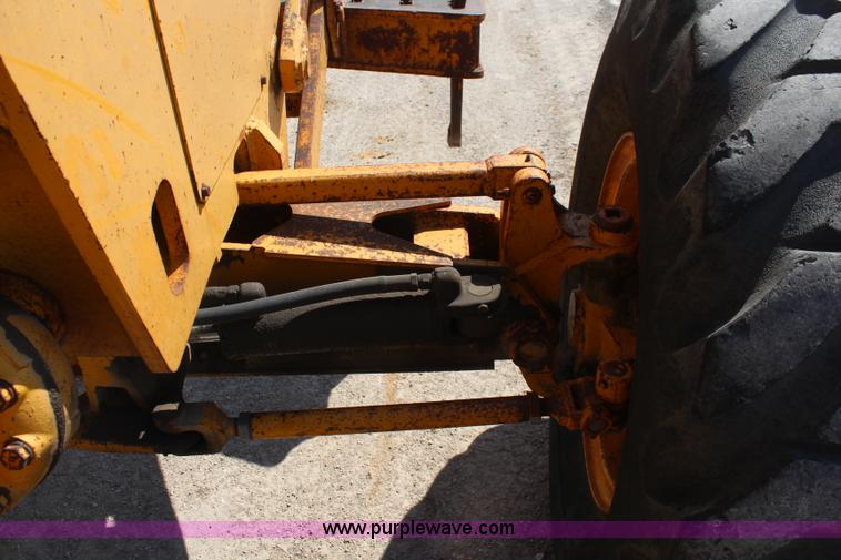 image for item K8960 1977 John Deere 670 motor grader