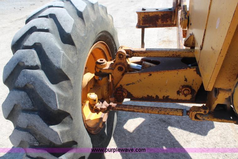 image for item K8960 1977 John Deere 670 motor grader