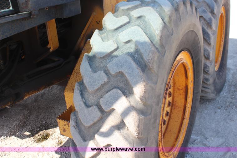 image for item K8960 1977 John Deere 670 motor grader