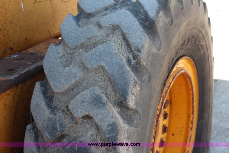 image for item K8960 1977 John Deere 670 motor grader