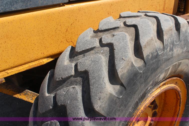 image for item K8960 1977 John Deere 670 motor grader