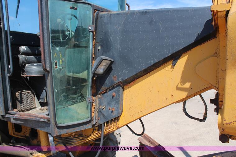 image for item K8960 1977 John Deere 670 motor grader