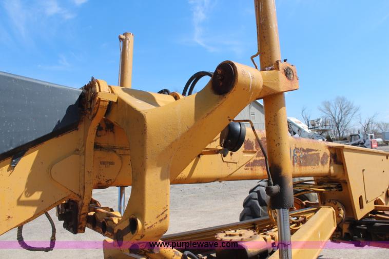 image for item K8960 1977 John Deere 670 motor grader