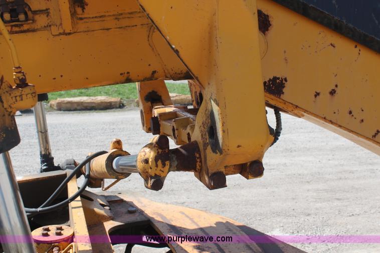 image for item K8960 1977 John Deere 670 motor grader