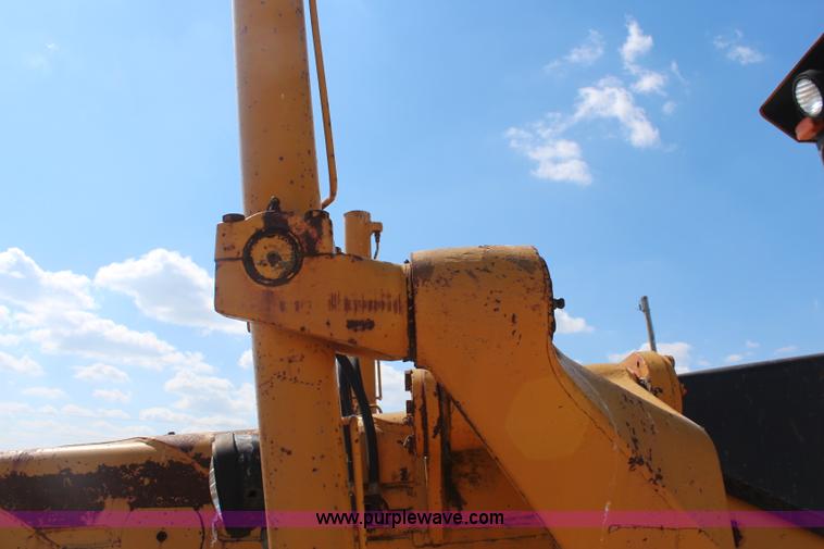 image for item K8960 1977 John Deere 670 motor grader