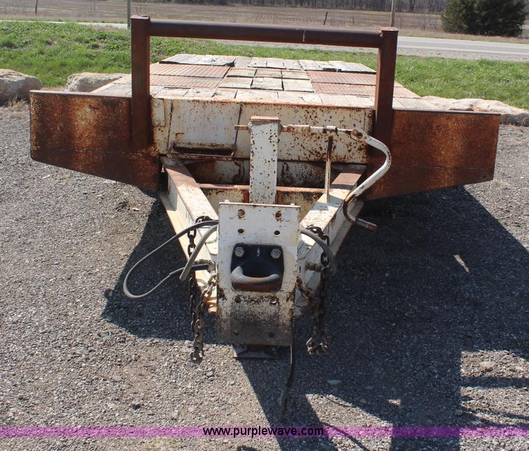 image for item K8961 1986 Trail King tilt deck trailer