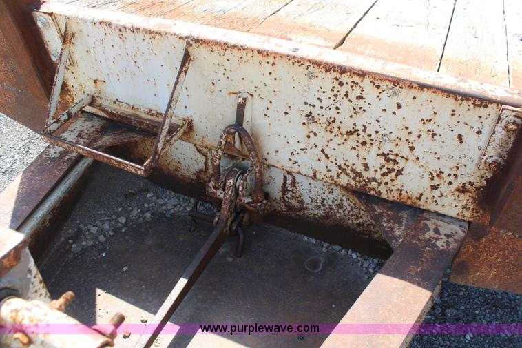 image for item K8961 1986 Trail King tilt deck trailer