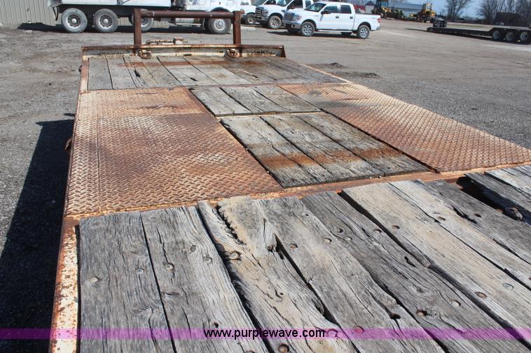 image for item K8961 1986 Trail King tilt deck trailer