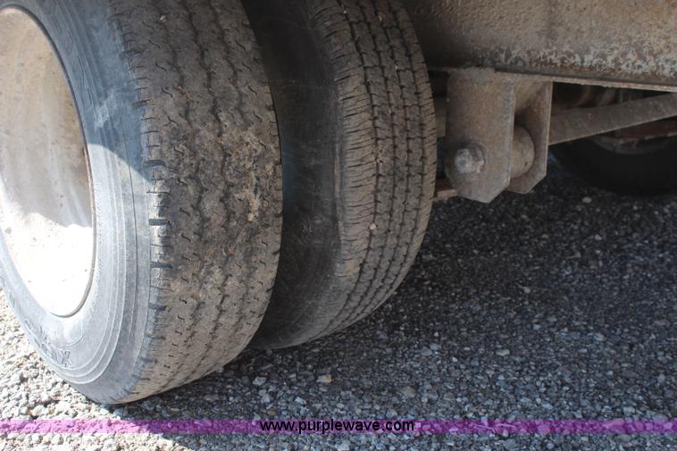 image for item K8961 1986 Trail King tilt deck trailer