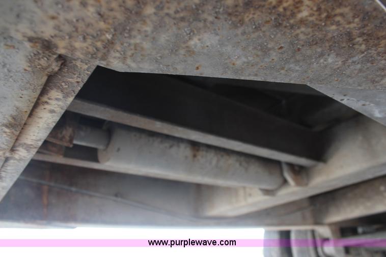 image for item K8961 1986 Trail King tilt deck trailer