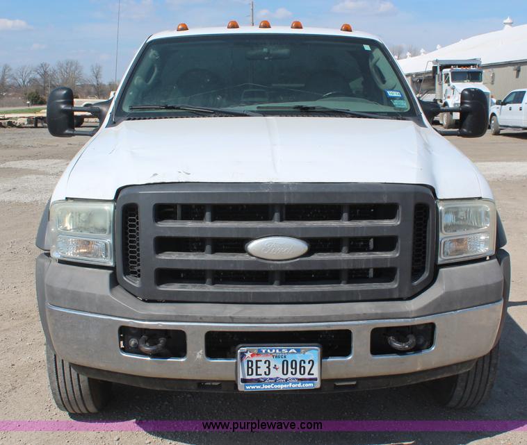 image for item K8962 2005 Ford F550 truck cab and chassis