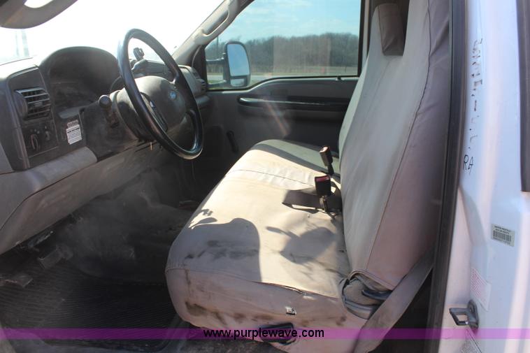 image for item K8962 2005 Ford F550 truck cab and chassis