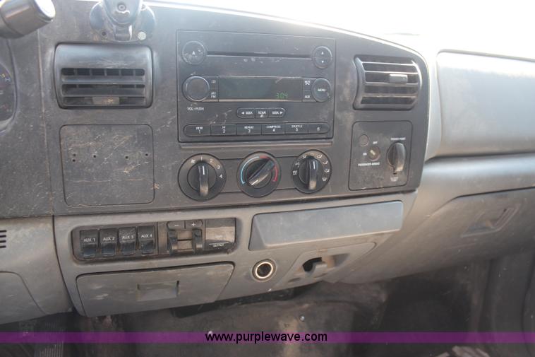 image for item K8962 2005 Ford F550 truck cab and chassis