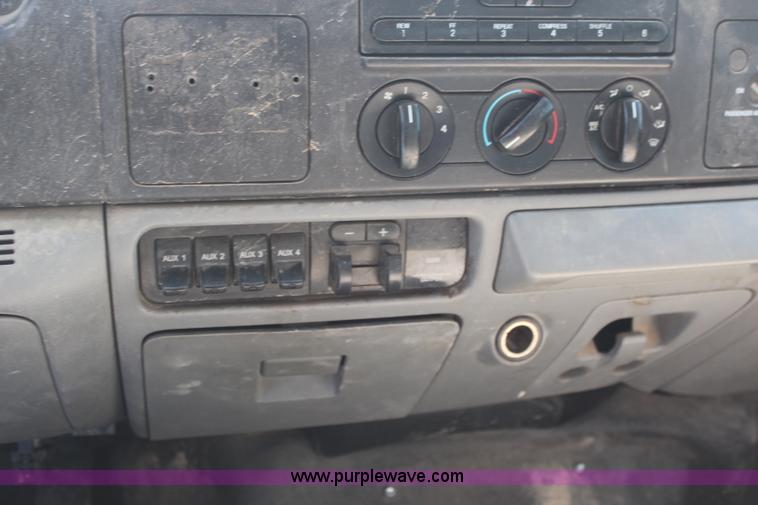 image for item K8962 2005 Ford F550 truck cab and chassis