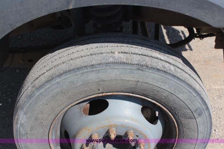 image for item K8962 2005 Ford F550 truck cab and chassis