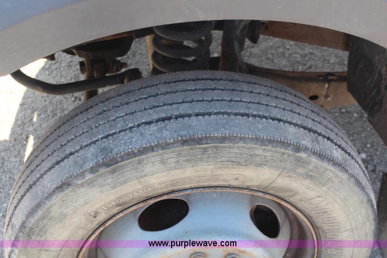 image for item K8962 2005 Ford F550 truck cab and chassis