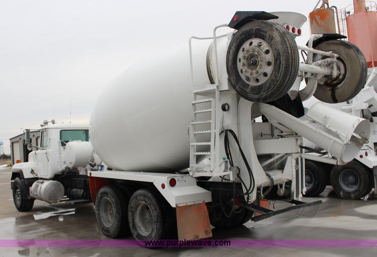 image for item L6704 1999 Mack RD69S mixer truck