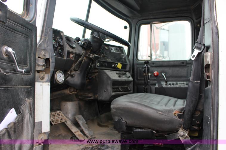 image for item L6704 1999 Mack RD69S mixer truck