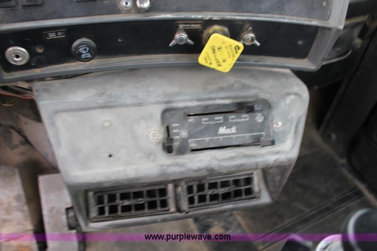 image for item L6704 1999 Mack RD69S mixer truck