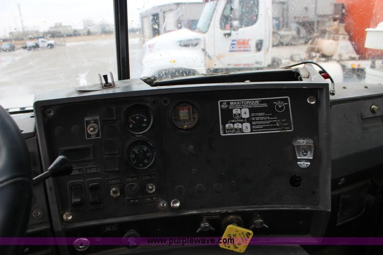 image for item L6704 1999 Mack RD69S mixer truck