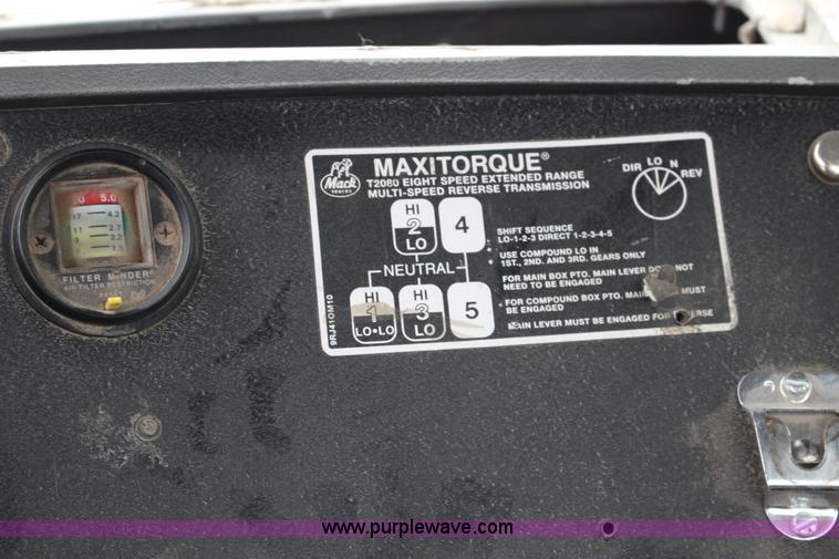 image for item L6704 1999 Mack RD69S mixer truck