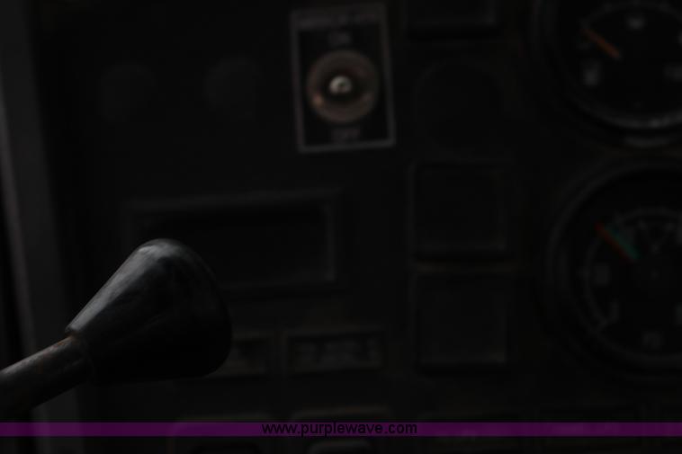 image for item L6704 1999 Mack RD69S mixer truck