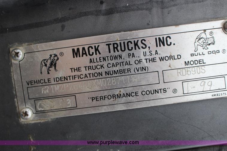 image for item L6704 1999 Mack RD69S mixer truck