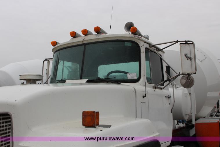 image for item L6704 1999 Mack RD69S mixer truck