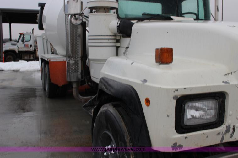 image for item L6704 1999 Mack RD69S mixer truck