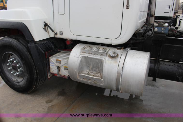 image for item L6704 1999 Mack RD69S mixer truck