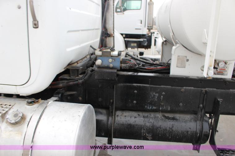 image for item L6704 1999 Mack RD69S mixer truck
