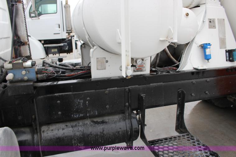 image for item L6704 1999 Mack RD69S mixer truck