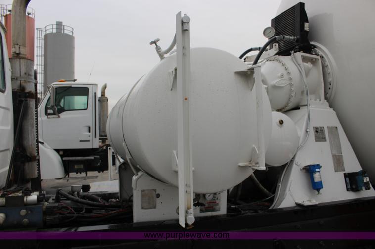 image for item L6704 1999 Mack RD69S mixer truck