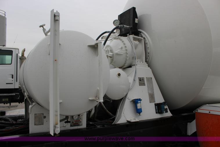 image for item L6704 1999 Mack RD69S mixer truck