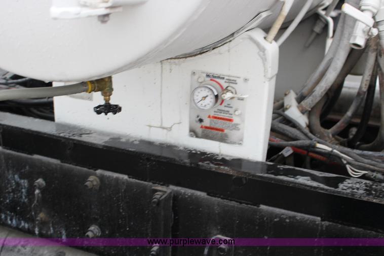 image for item L6704 1999 Mack RD69S mixer truck