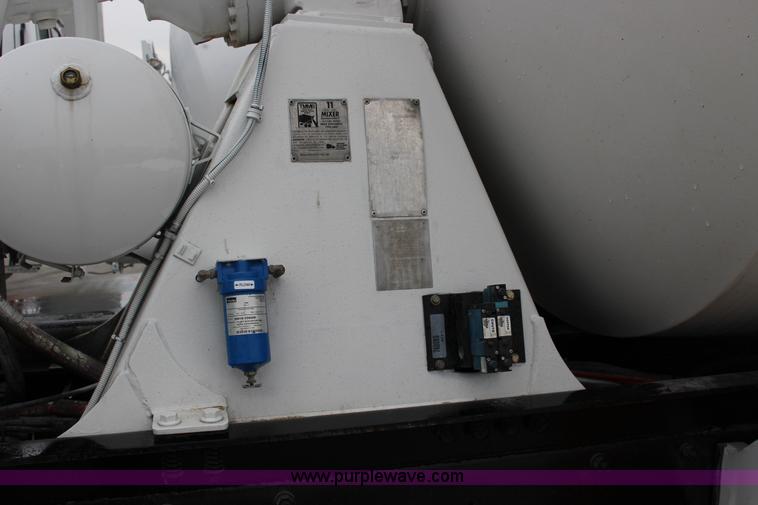 image for item L6704 1999 Mack RD69S mixer truck