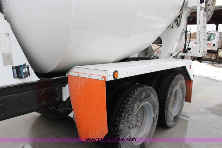 image for item L6704 1999 Mack RD69S mixer truck