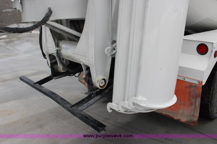 image for item L6704 1999 Mack RD69S mixer truck