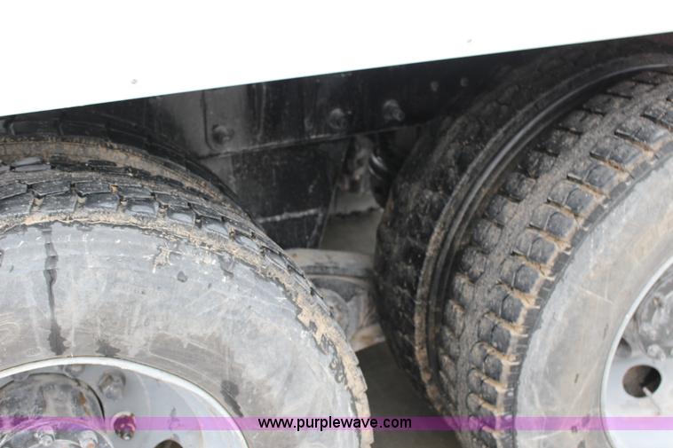 image for item L6704 1999 Mack RD69S mixer truck