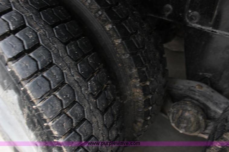 image for item L6704 1999 Mack RD69S mixer truck