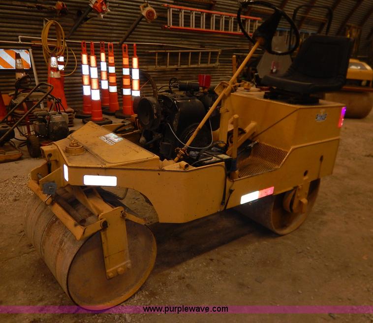 image for item BJ9732 Vibratory double drum roller