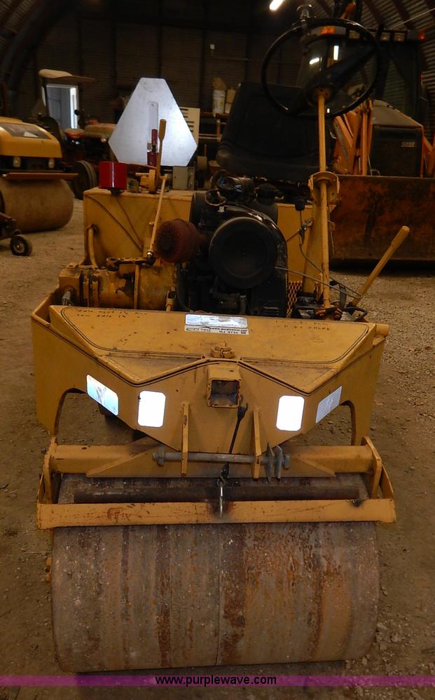 image for item BJ9732 Vibratory double drum roller