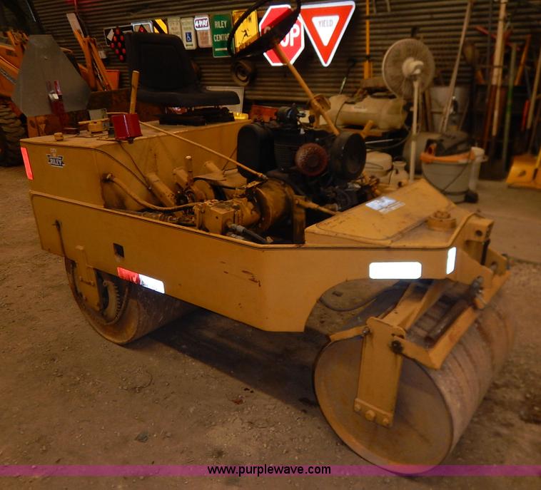 image for item BJ9732 Vibratory double drum roller