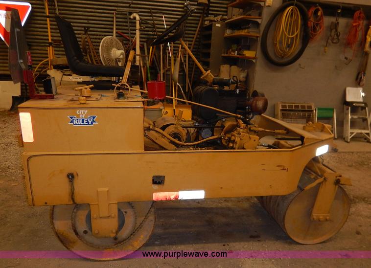 image for item BJ9732 Vibratory double drum roller