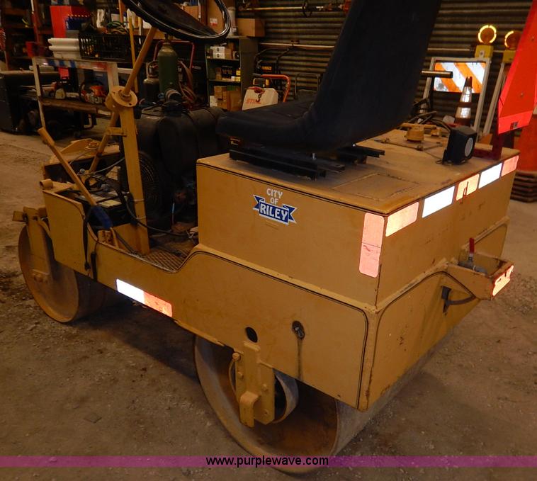 image for item BJ9732 Vibratory double drum roller