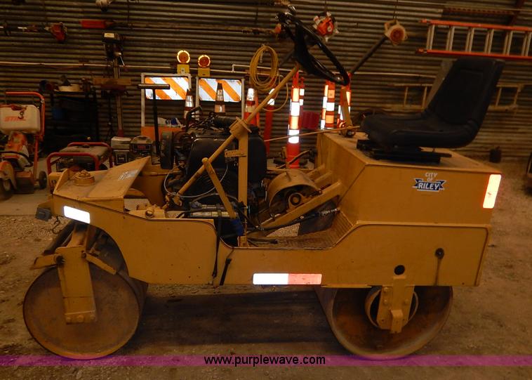 image for item BJ9732 Vibratory double drum roller