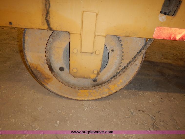 image for item BJ9732 Vibratory double drum roller