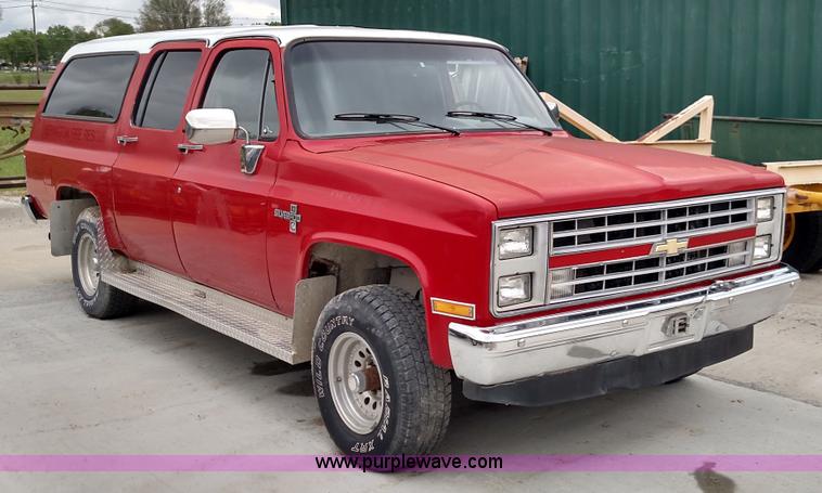 image for item F7627 1986 Chevrolet Silverado 10 Suburban SUV