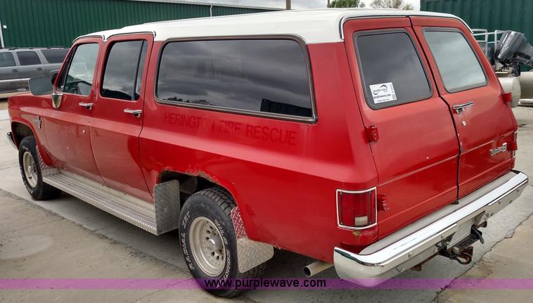 image for item F7627 1986 Chevrolet Silverado 10 Suburban SUV